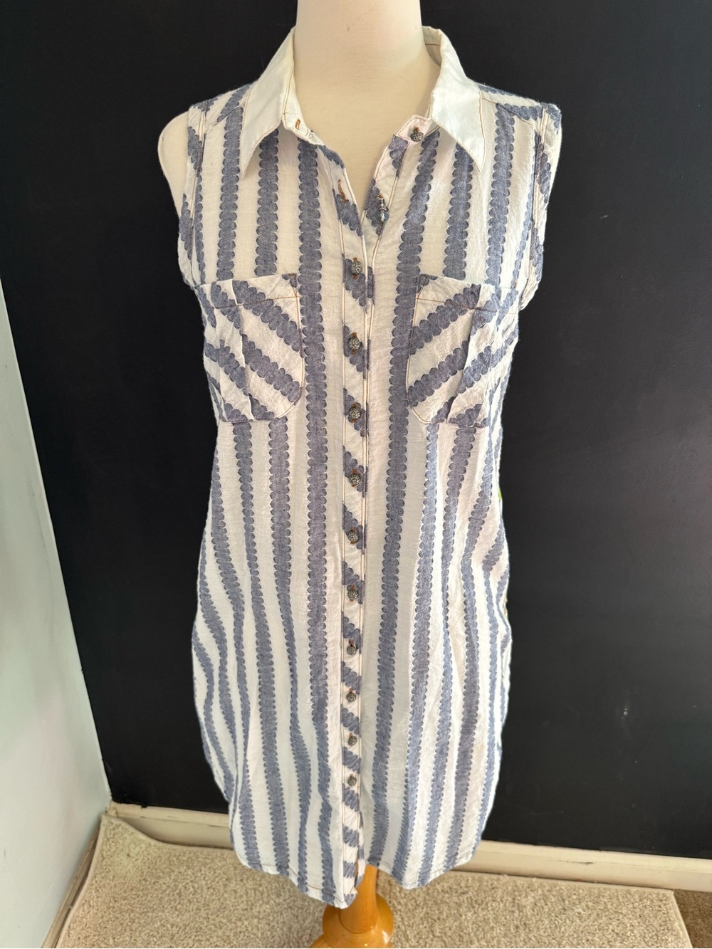 Cyrena anthropologie White Floral summer
Embroidery Tunic Dress Swim Cover up